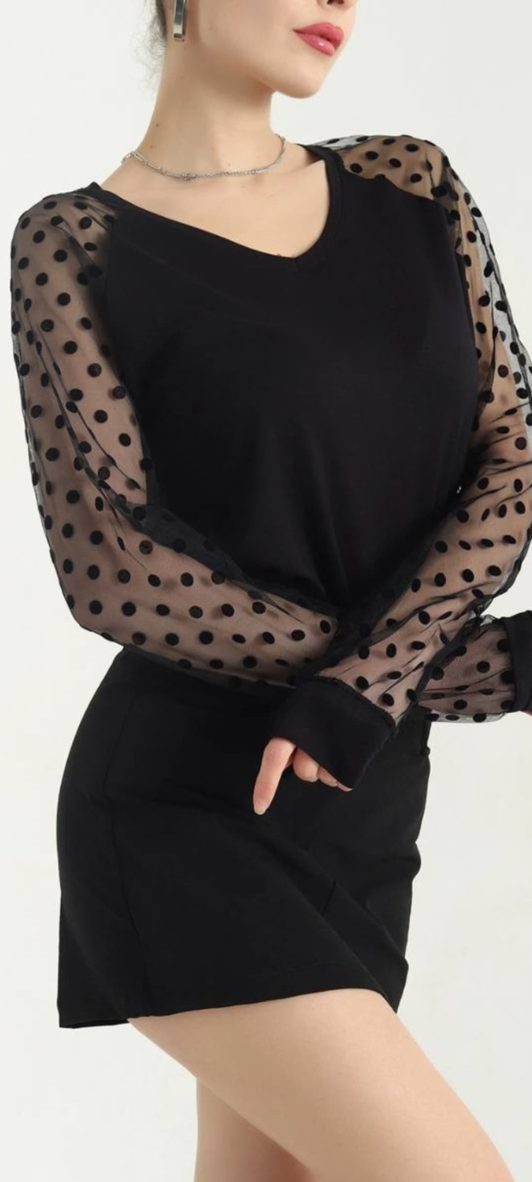 Pull noir élégant en mousseline 