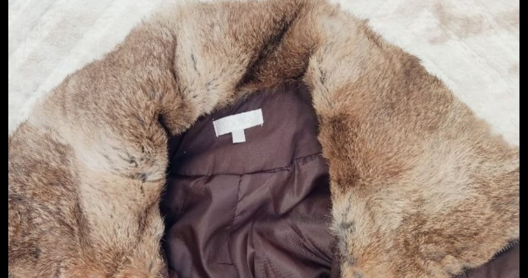 Veste sublime de la marque française Kookaï avec un vrai lapin 
