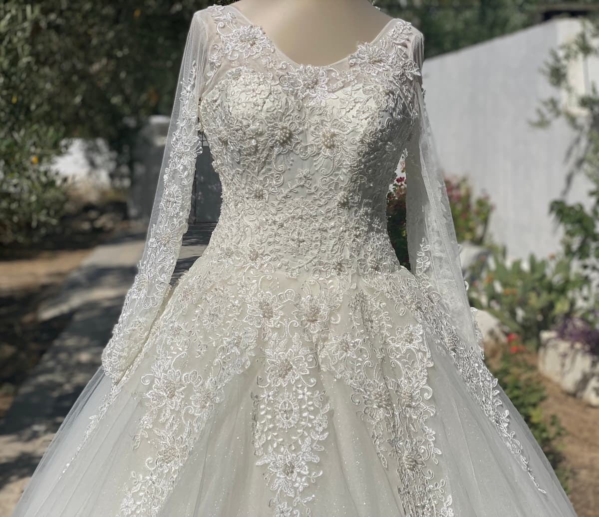 Robe de Mariage avec Couronne – Élégance Féérique & Look Royal