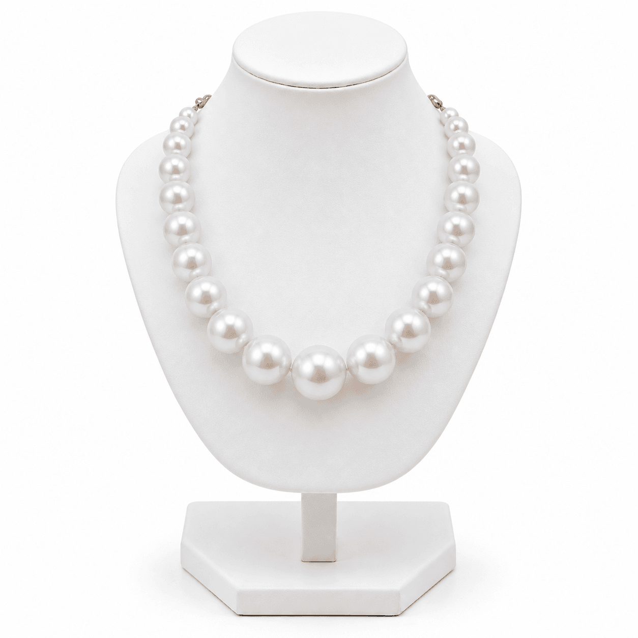 Collier de Perles Nacrées Blanches avec Détails Dorés – Élégance Chic et Intemporelle