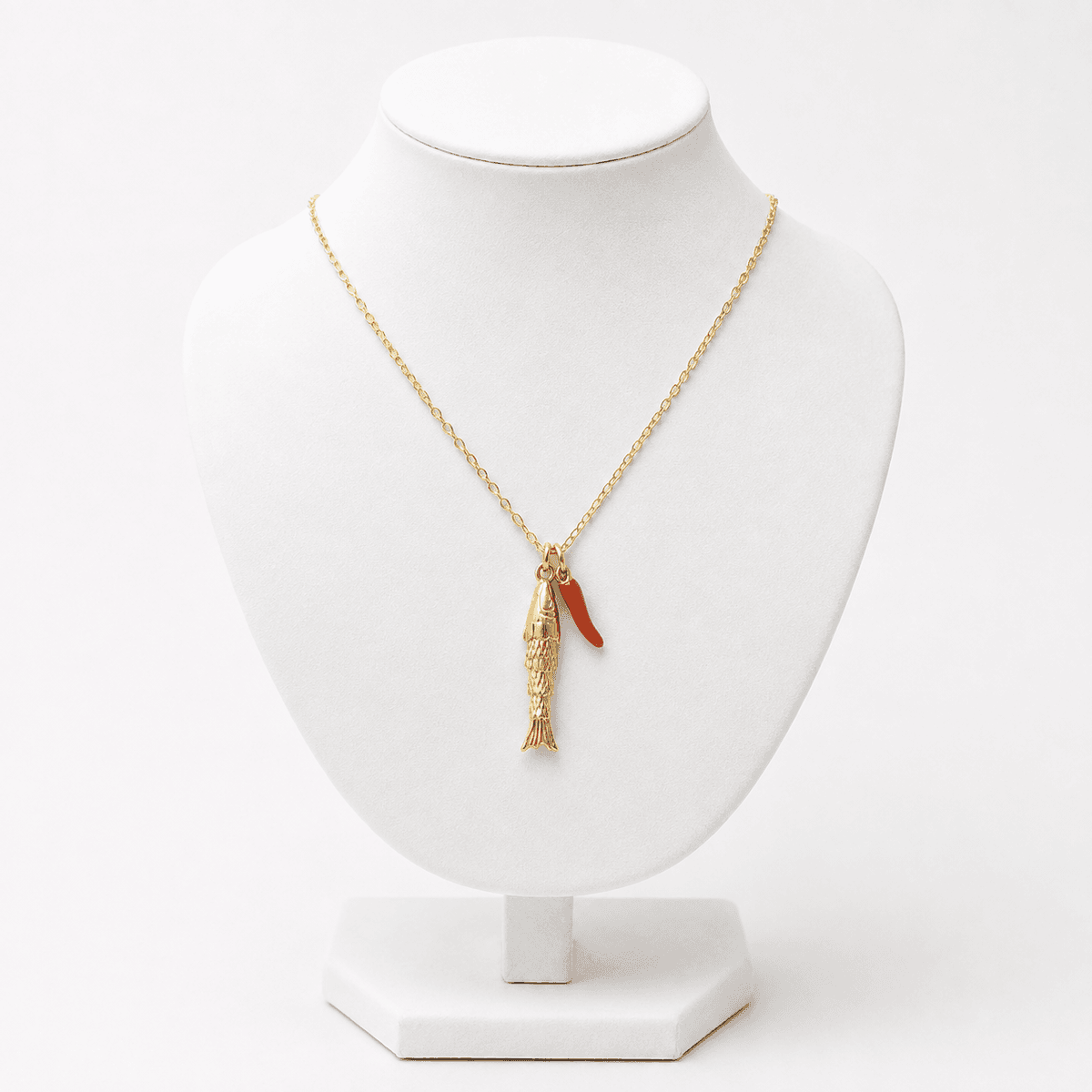 Collier Poisson avec Fil de Laine â Bijou Artisanal Original