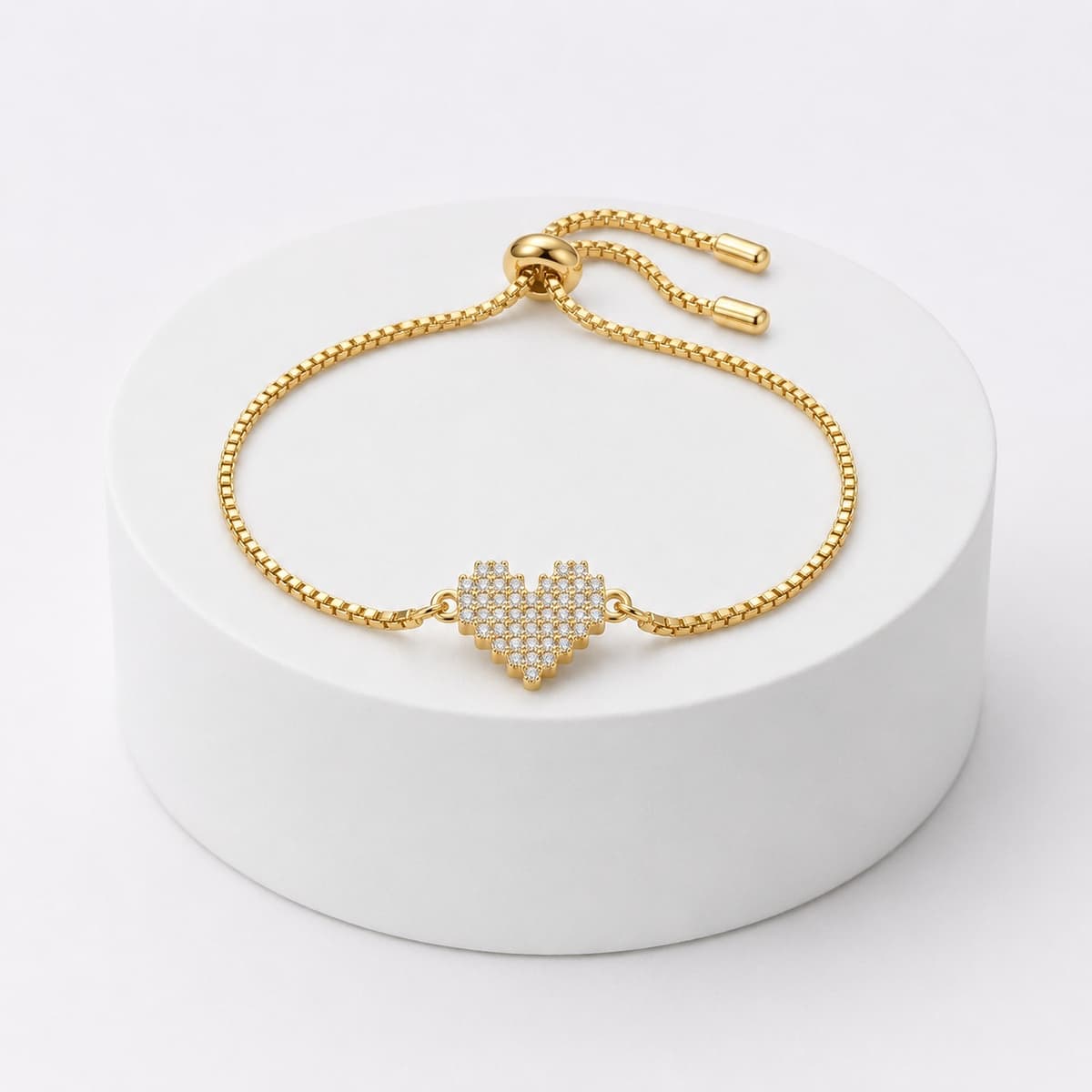 Bracelet Femme CĆur DorĂ© en Acier Inoxydable â Bijou ĂlĂ©gant et Intemporel