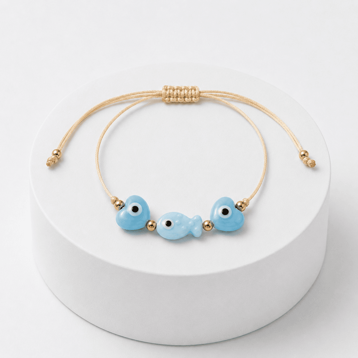 Bracelet Ajustable en Fil avec Motifs Céramique Porte-Bonheur – Cœurs & Poisson Bleu