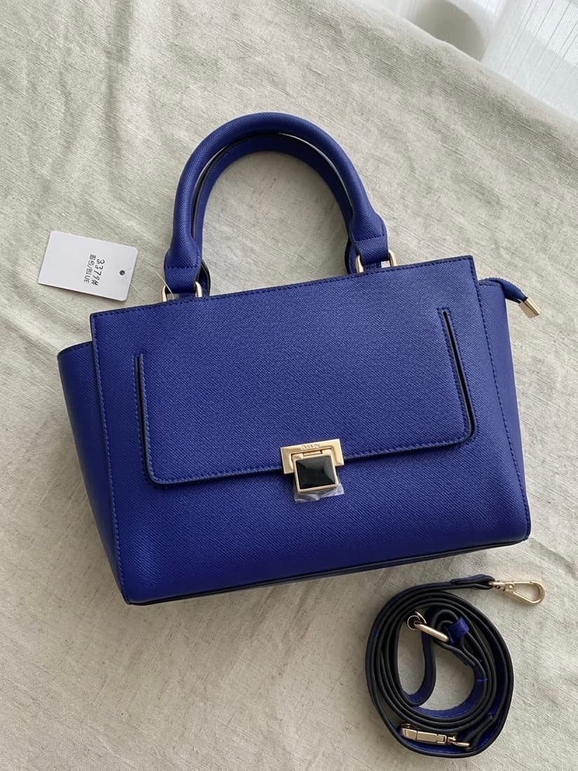 Sac à main élégant bleu royal