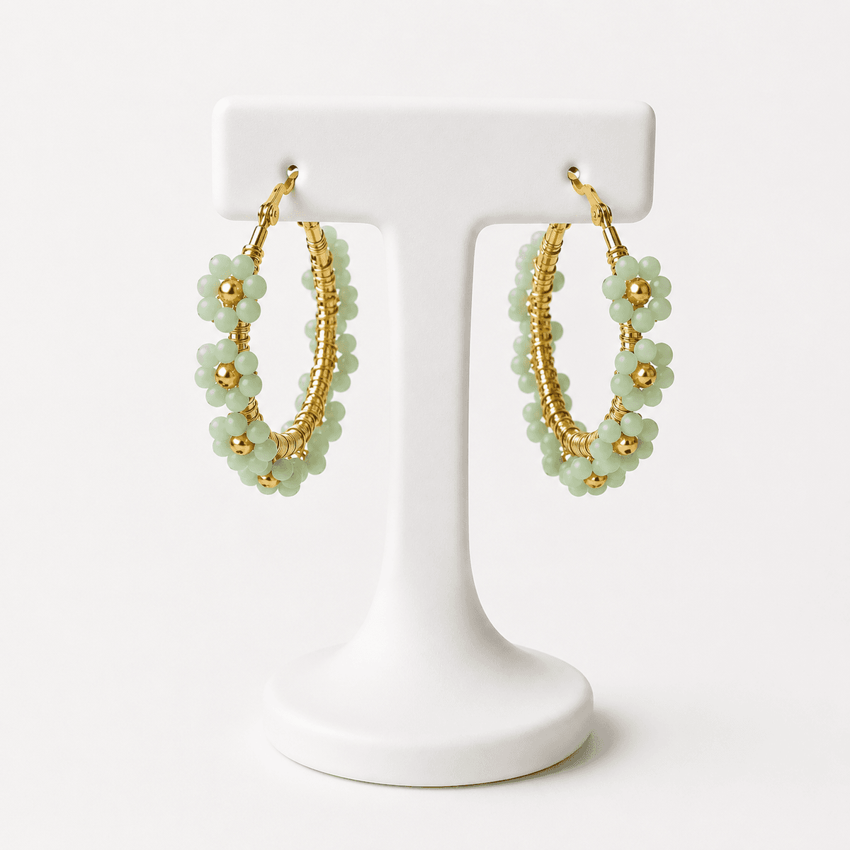 Boucles d’Oreilles Créoles Fleuries Vert Clair Femme – Fleurs en Perles et Acier Inoxydable