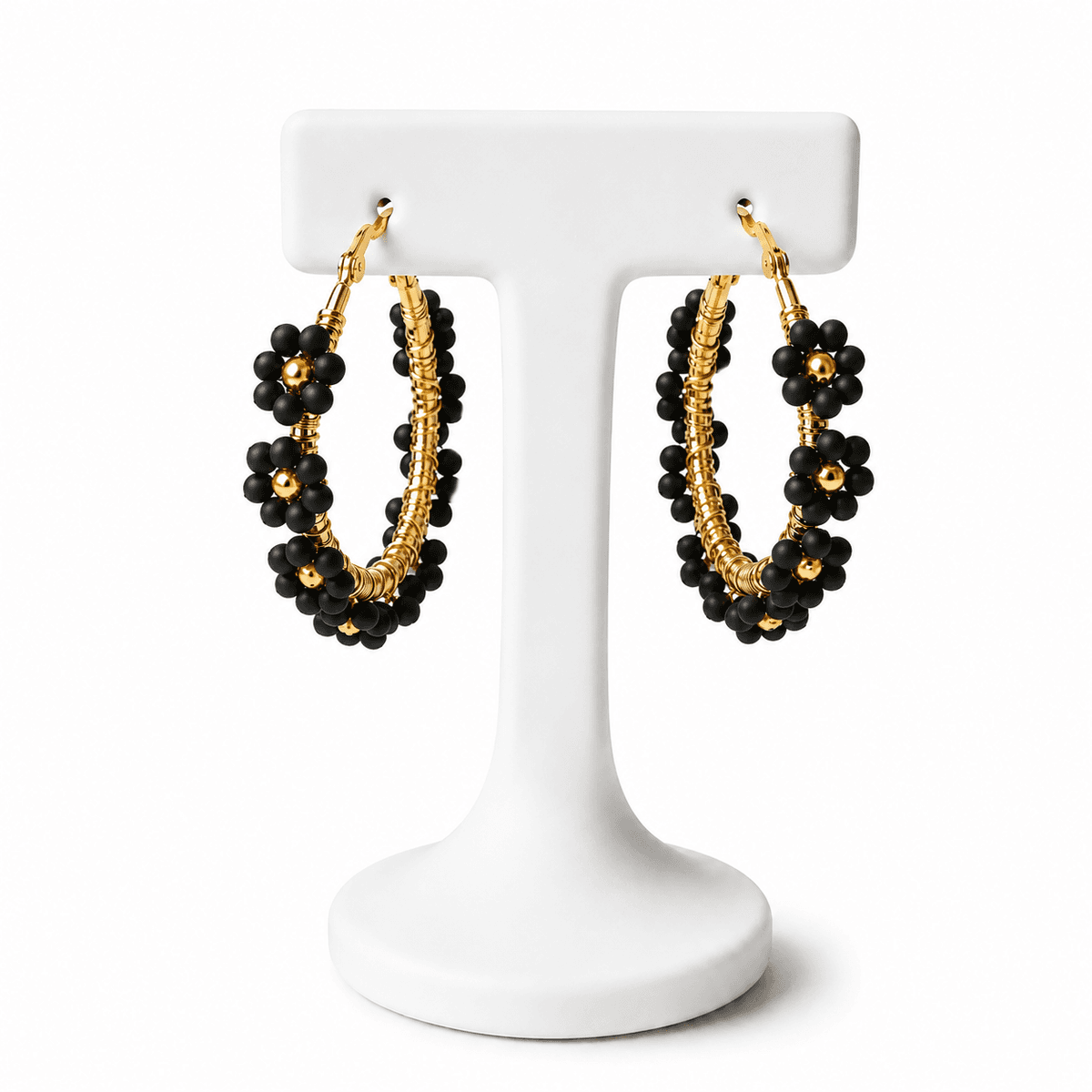 Boucles d’Oreilles Créoles Fleuries Noires Femme – Fleurs en Perles et Acier Inoxydable